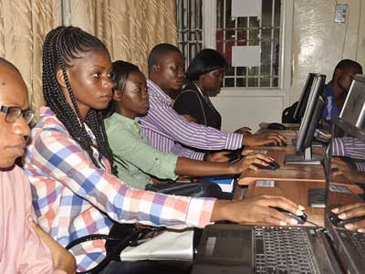 做事很认真的轰炸电话神器